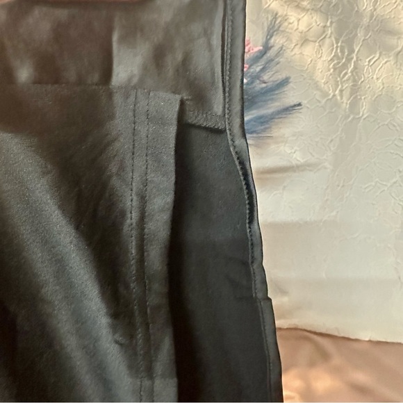 Endearing Elegance Black Satin Long Sleeve Maxi Dress
Lulus ‼️NWT‼️ - Picture 14 of 16